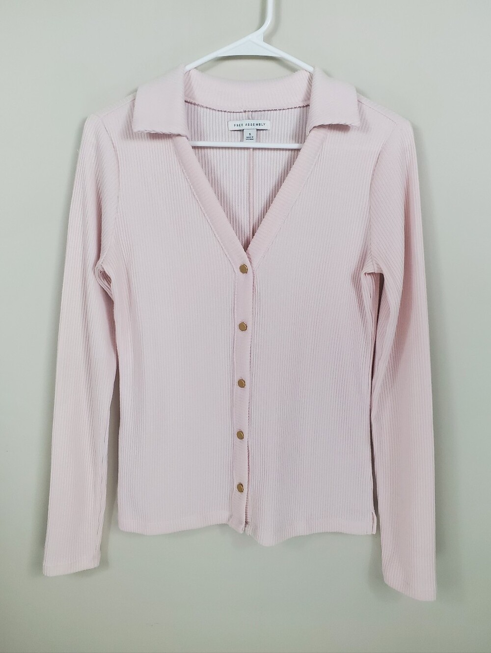 Free Assembly Size S Pink Long Sleeve Button Front V Neck Collared Shirt Top